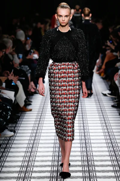 Look 13